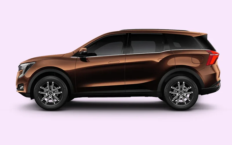 XUV700 7-Seater Burnt Sienna